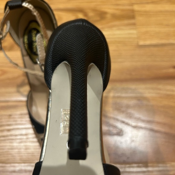 Jojo Fox Vintage Inspired Gold Embellished Heels 👠 - Picture 10 of 12